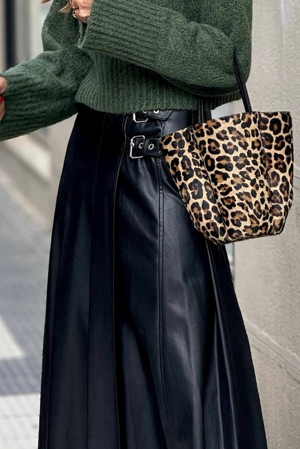 Black Faux Leather Retro Buckle Detail Pleated Stitch Flared Midi Skirt - Image 3