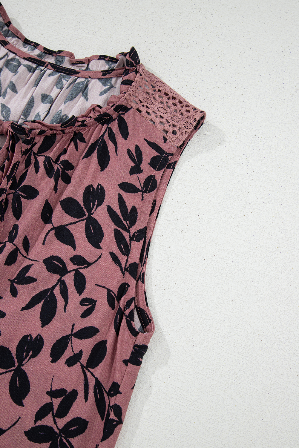 Brown Leaf Print Lace-up V Neck Crinckled Tank Top - Image 7