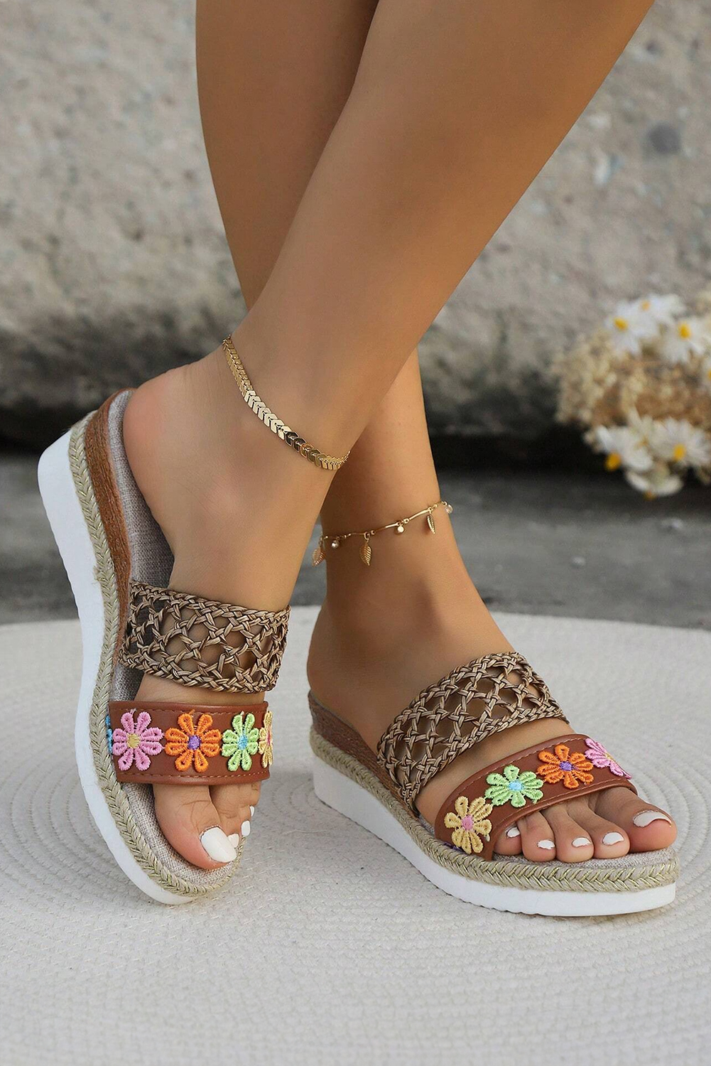 White Floral Print Braided Details Wedge Slippers - Image 3