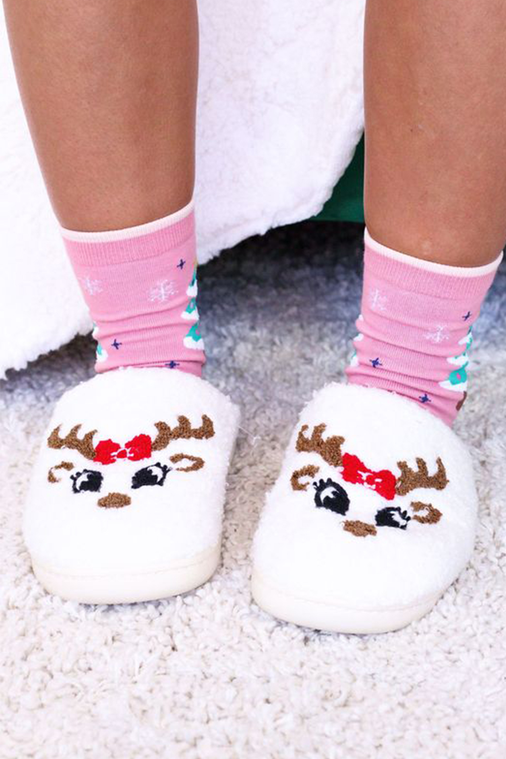 White Christmas Cartoon Pattern Plush Slippers - Image 3
