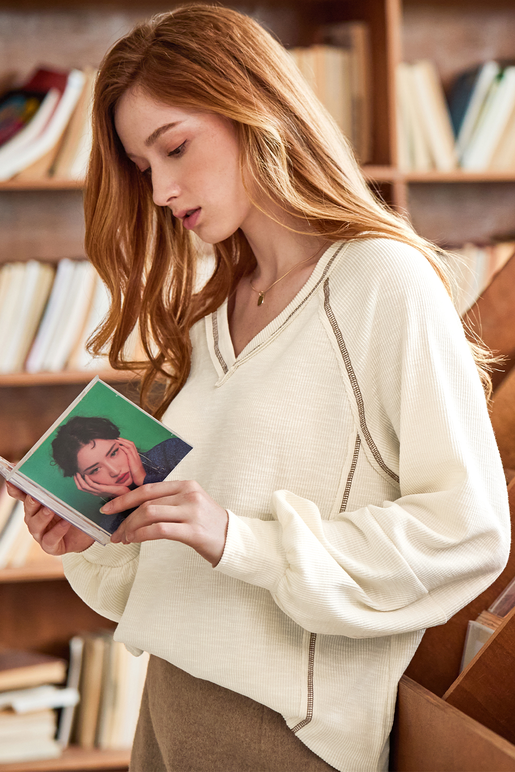 Beige Exposed Seam Textured Knit V Neck Pullover Top - Image 4