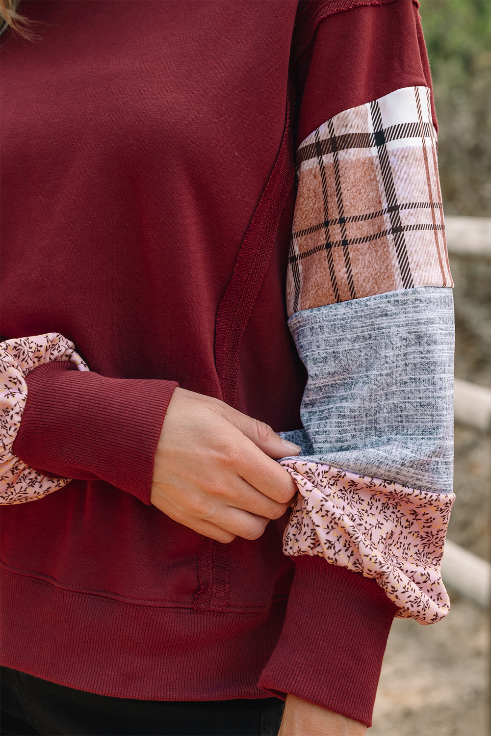 Red Sandalwood Plaid Colorblock Patchwork Sleeve Raw Seam Sweatshirt - Image 15