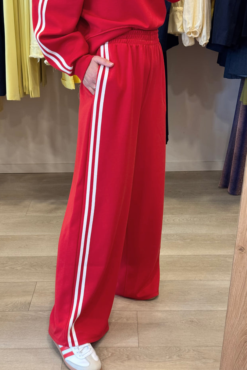 Fiery Red Varsity Striped Detail Crewneck Pullover Elastic Sweatpants 2pcs Outfit - Image 3