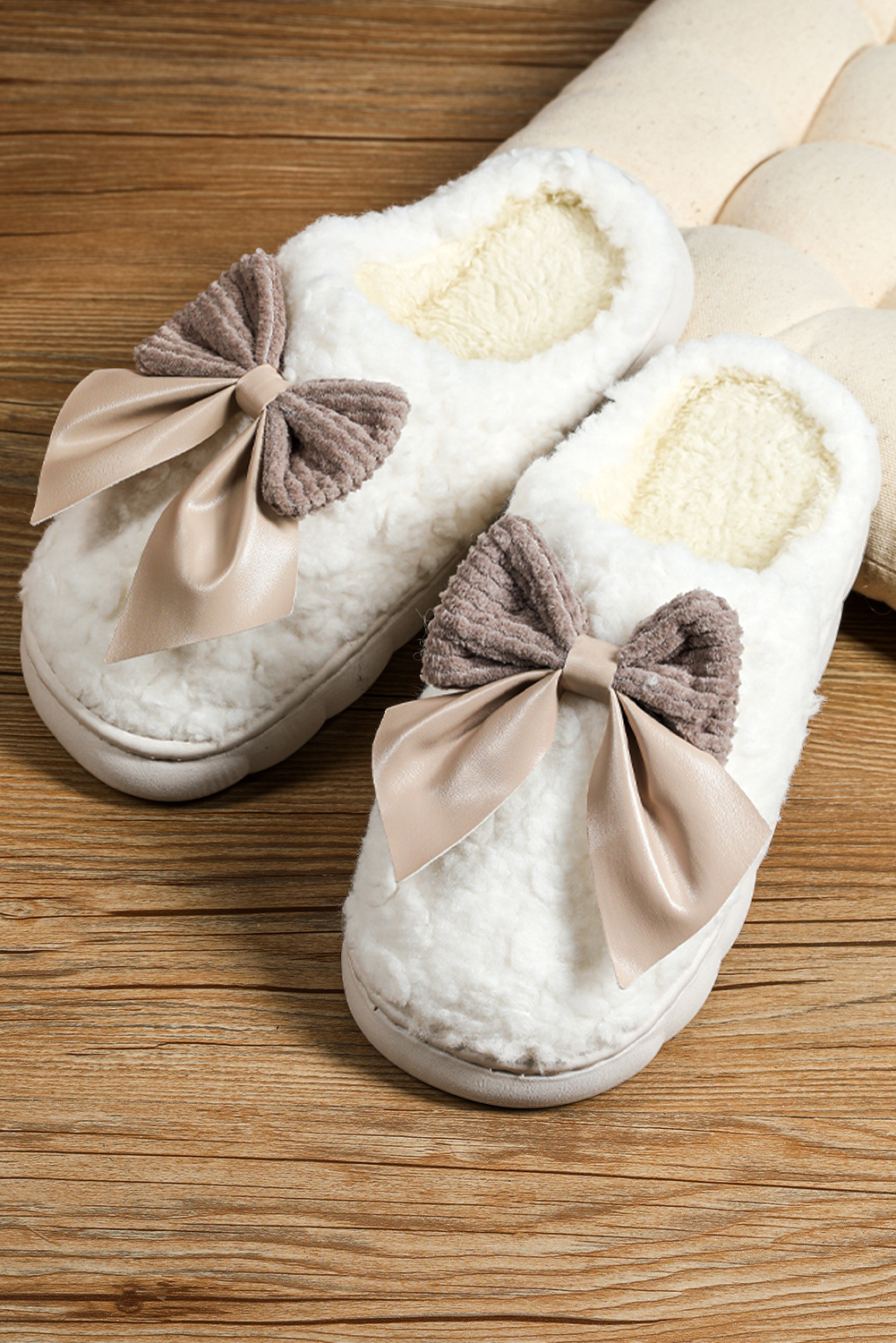 White Contrast Bowknot Applique Plush Winter Slippers (Bow Colors May Differ by Batch) - Image 5