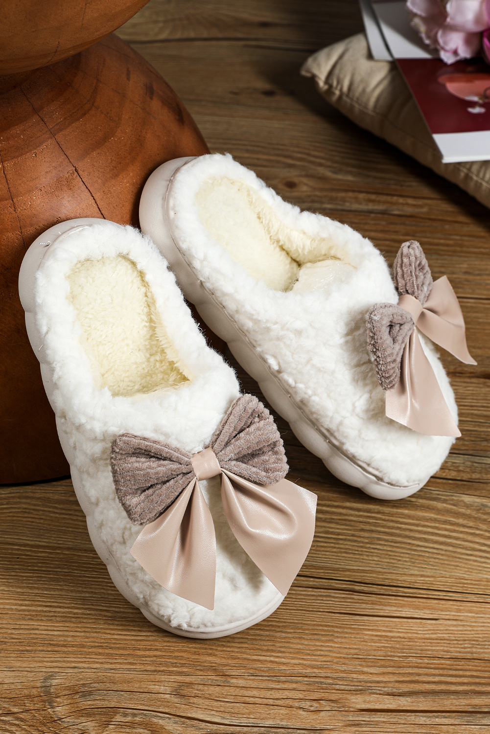 White Contrast Bowknot Applique Plush Winter Slippers (Bow Colors May Differ by Batch) - Image 6