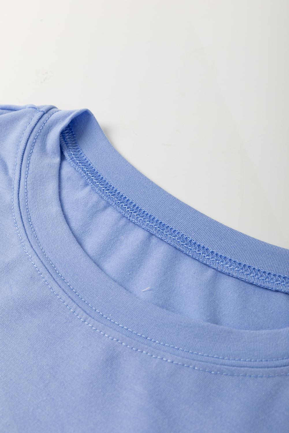 Sky Blue Flower Patched Exposed Stitching Trim Crew Neck Loose Tee - Image 5