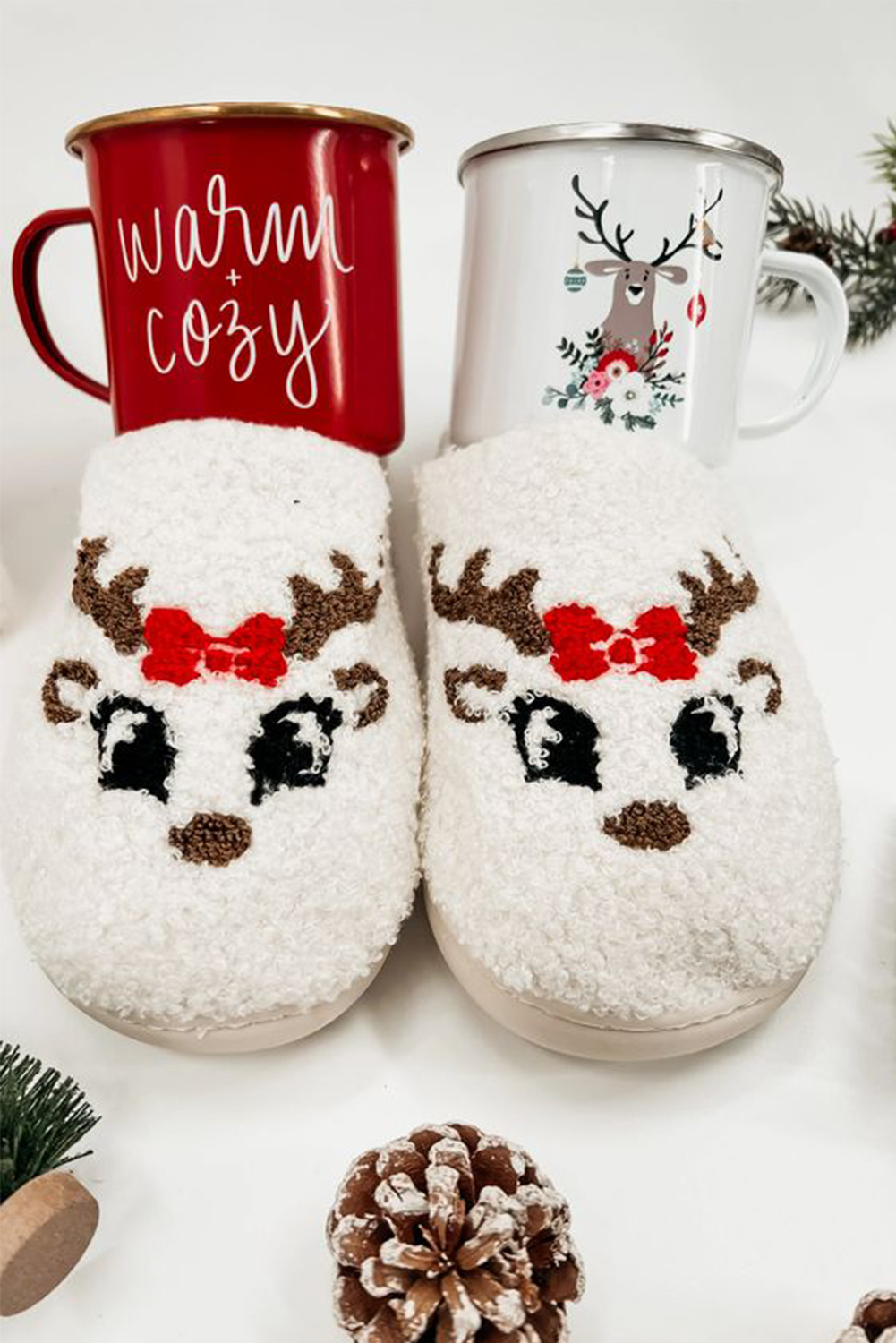 White Christmas Cartoon Pattern Plush Slippers - Image 4