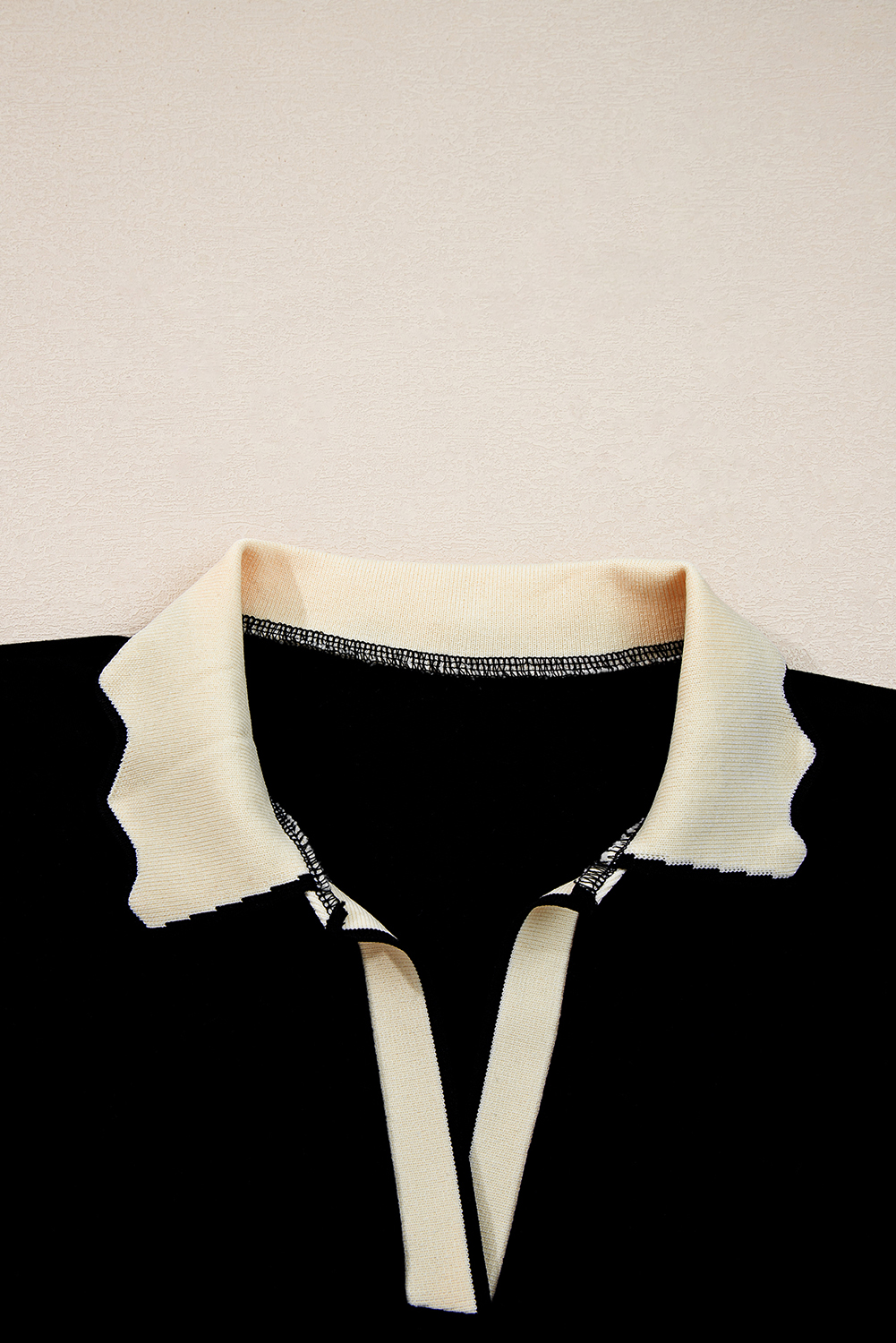 Black Scallop Trim Color Block Long Sleeve Collared Top - Image 4