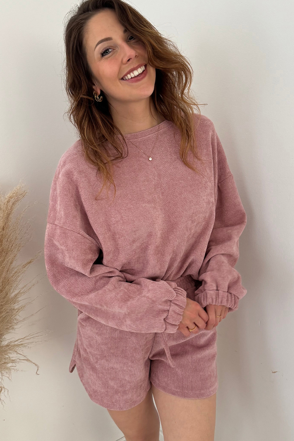 Fushia Solid Color Textured Knit Drop Shoulder Pullover Drawstring Shorts Set - Image 4