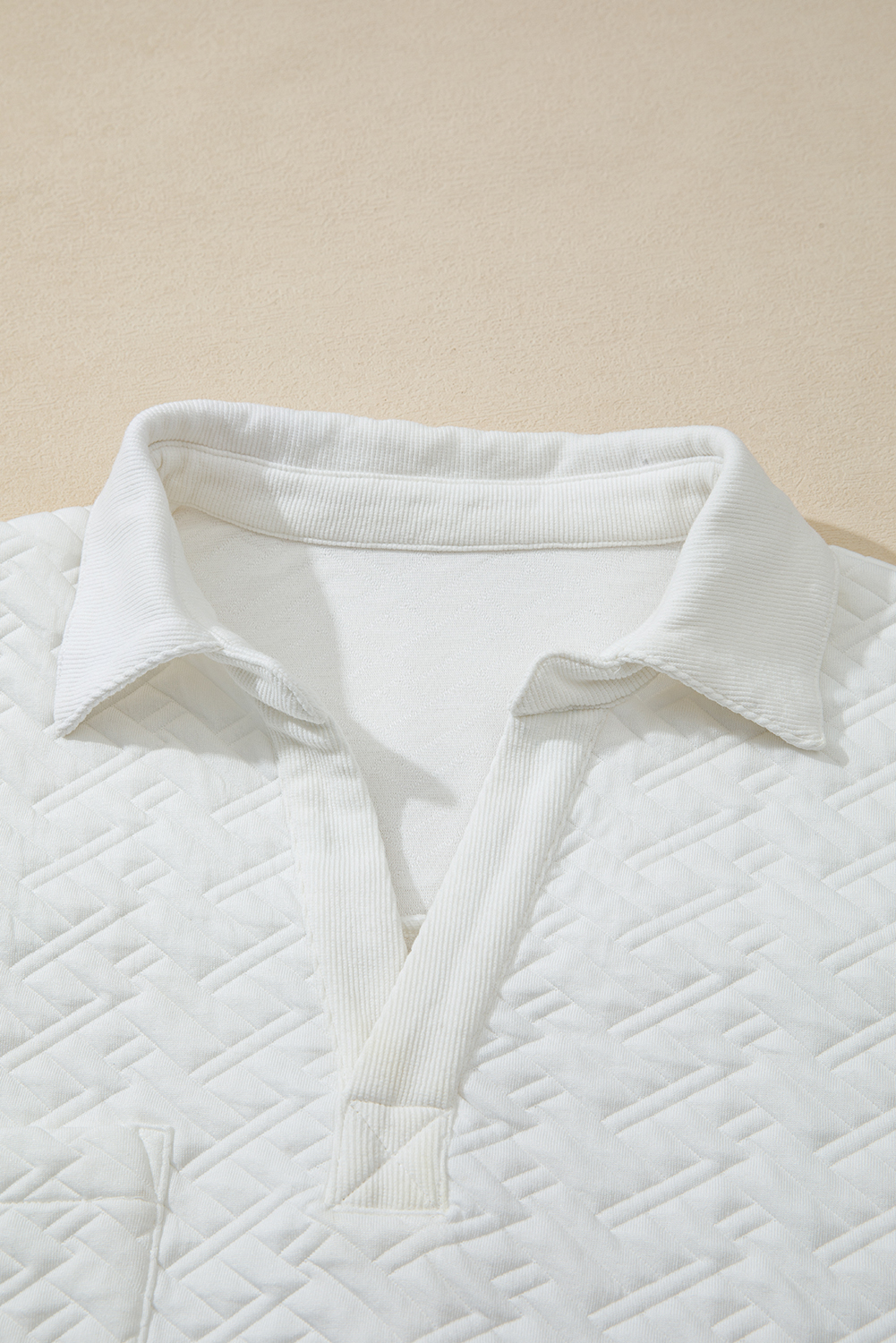 White Textured Pocketed Collared V Neck Pullover Sweatshirt - Image 5