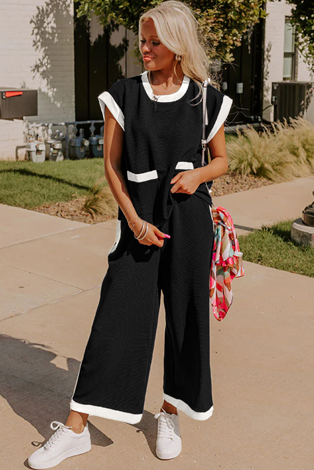 Black Color Block Pocketed T Shirt and Wide Leg Pants Set - Image 3