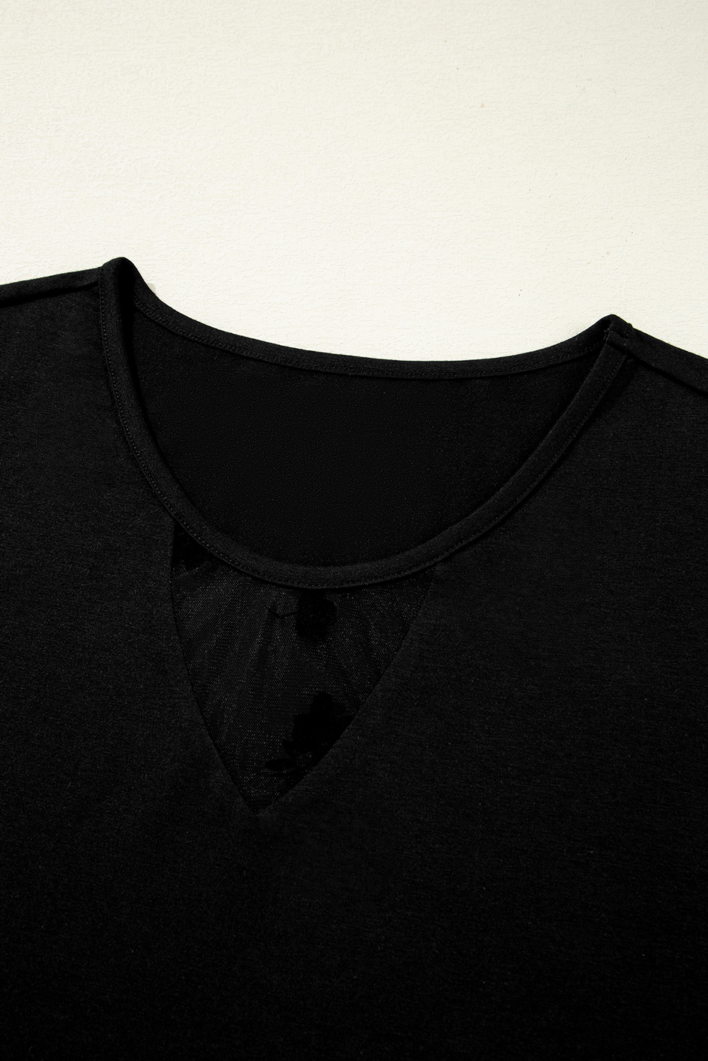 Black Floral Mesh Patchwork Loose V Neck Plus Size T Shirt - Image 5