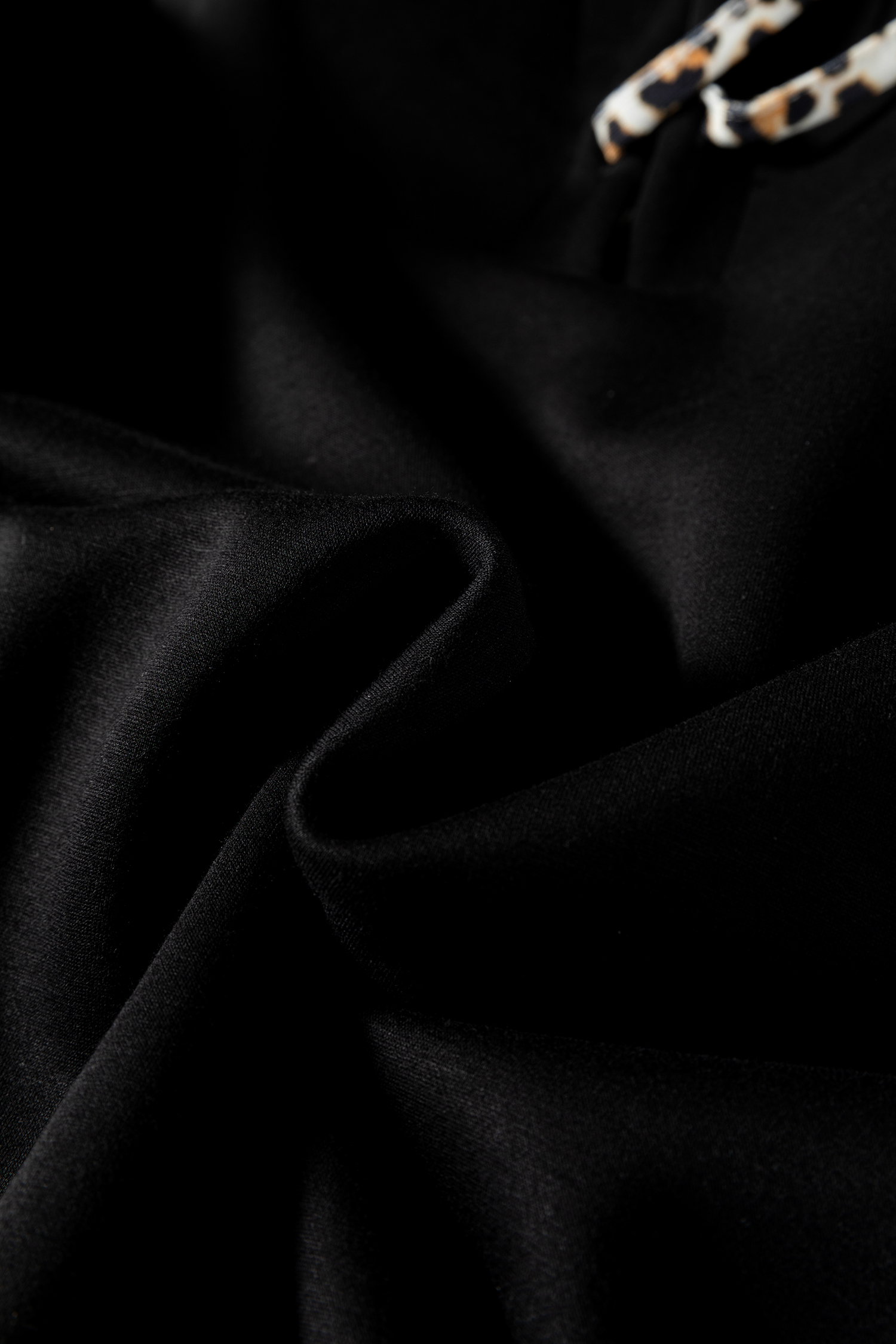 Black Leopard Contrast Drawstring Hood Drop Shoulder Loose Top - Image 8
