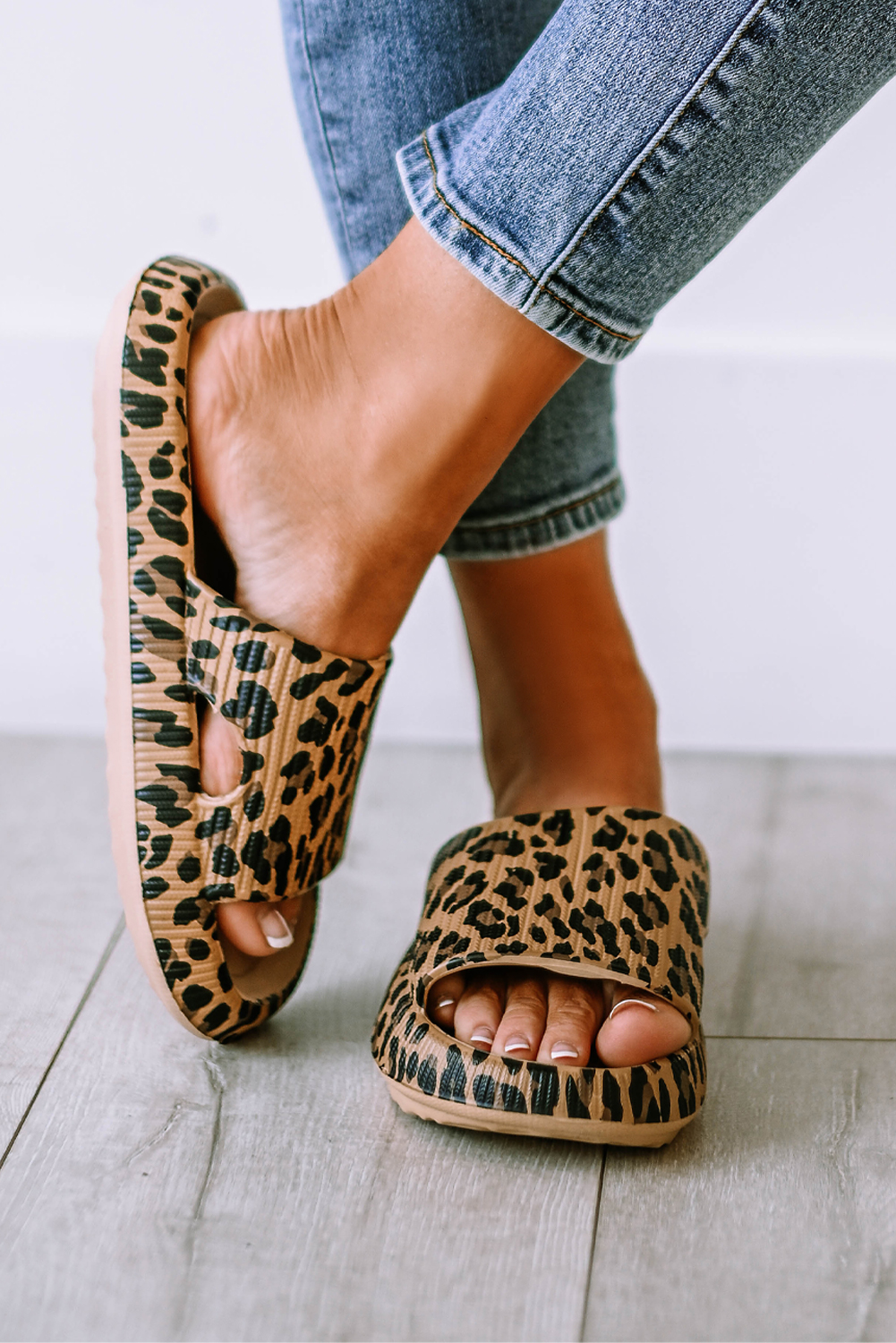 Leopard Print Thick Sole Slip On Slippers - Image 5