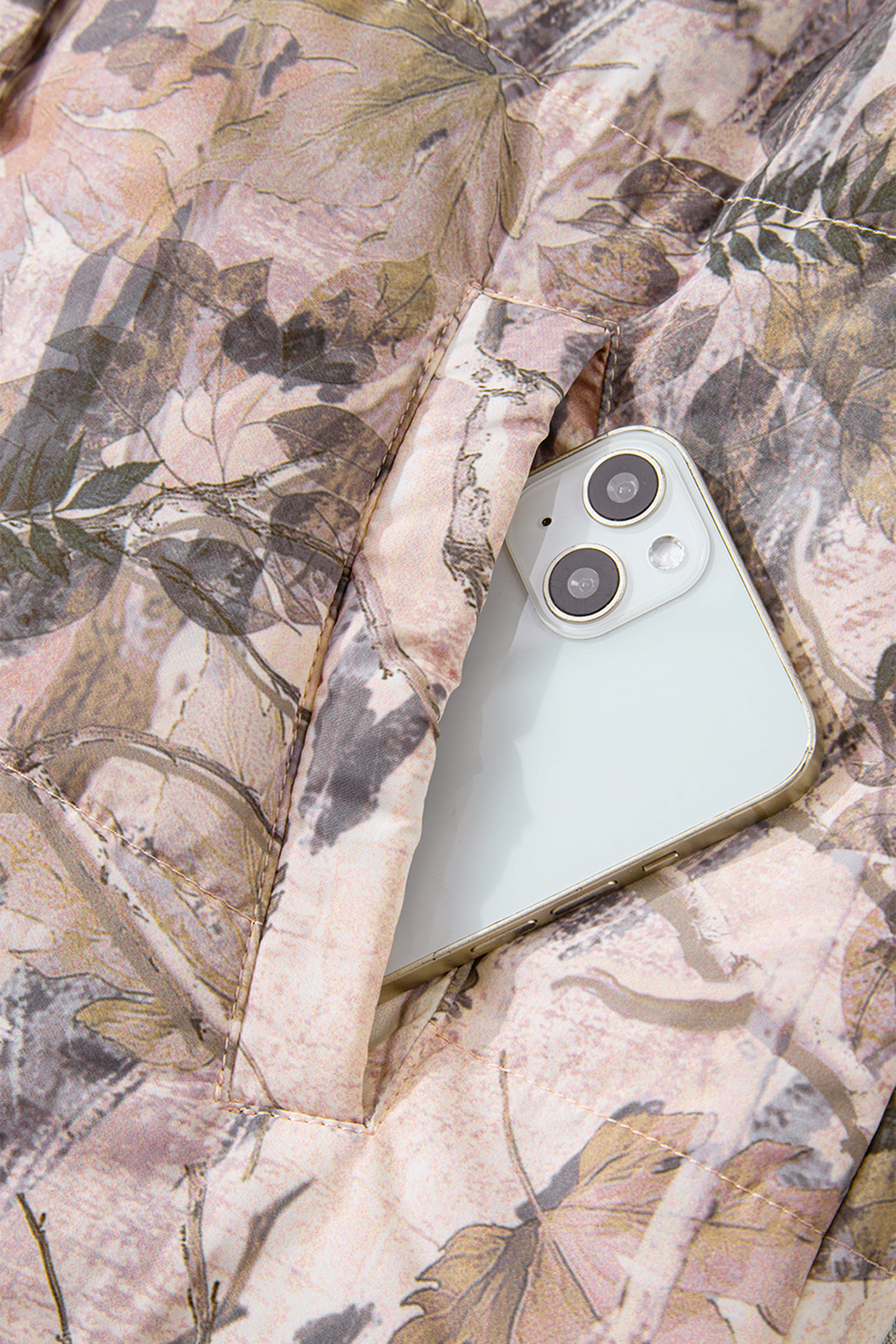 Brown Camo Leaf Print Winter Puffer Vest - Image 8