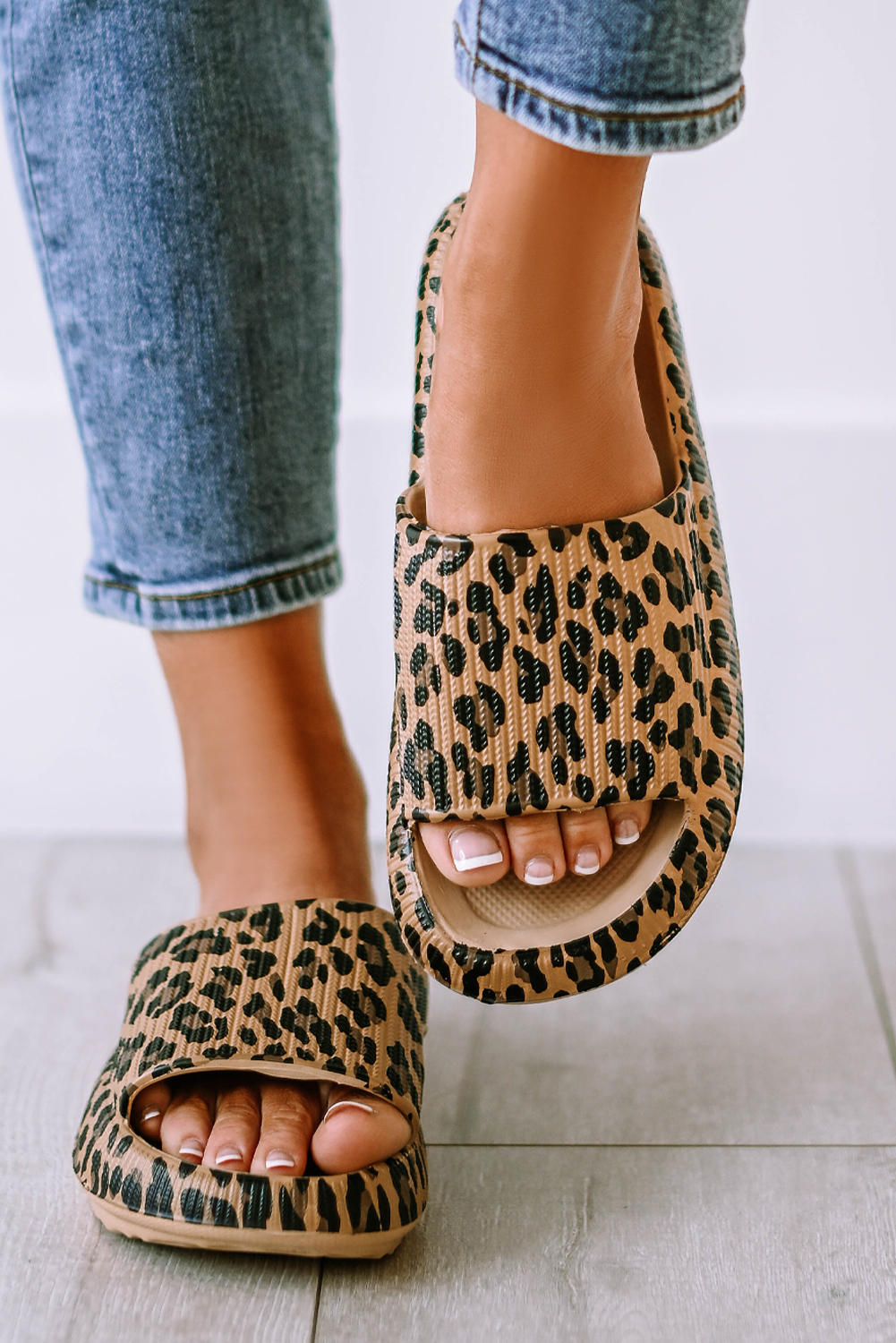 Leopard Print Thick Sole Slip On Slippers - Image 2