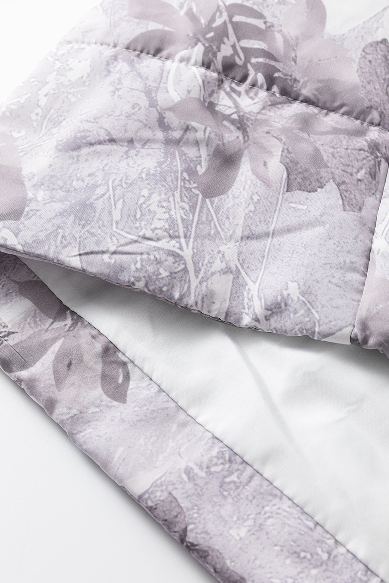 Gray Camo Leaf Print Winter Puffer Vest - Image 7