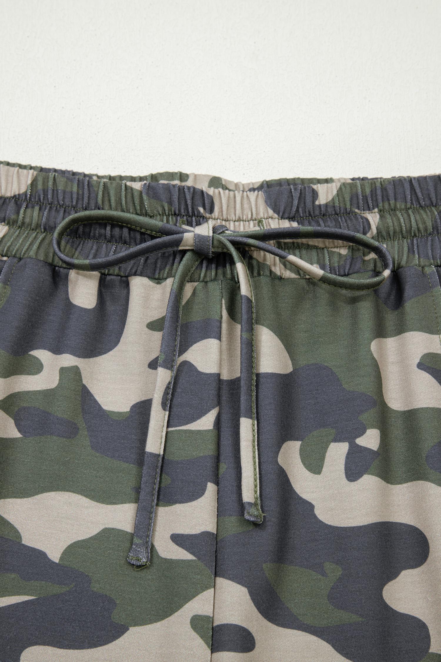 Green Tie Elastic Waist Pocketed Plus Size Camo Shorts - Image 7