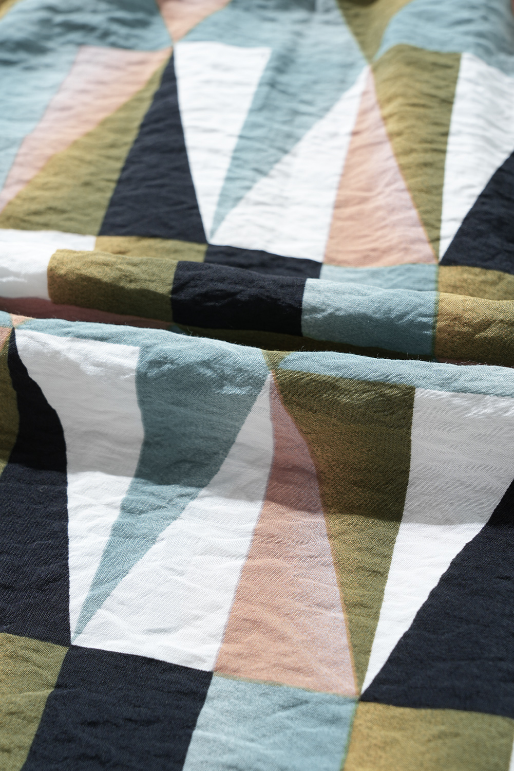 Green Geometric Print Buttoned Balloon Sleeve Loose Fit Shirt - Image 8