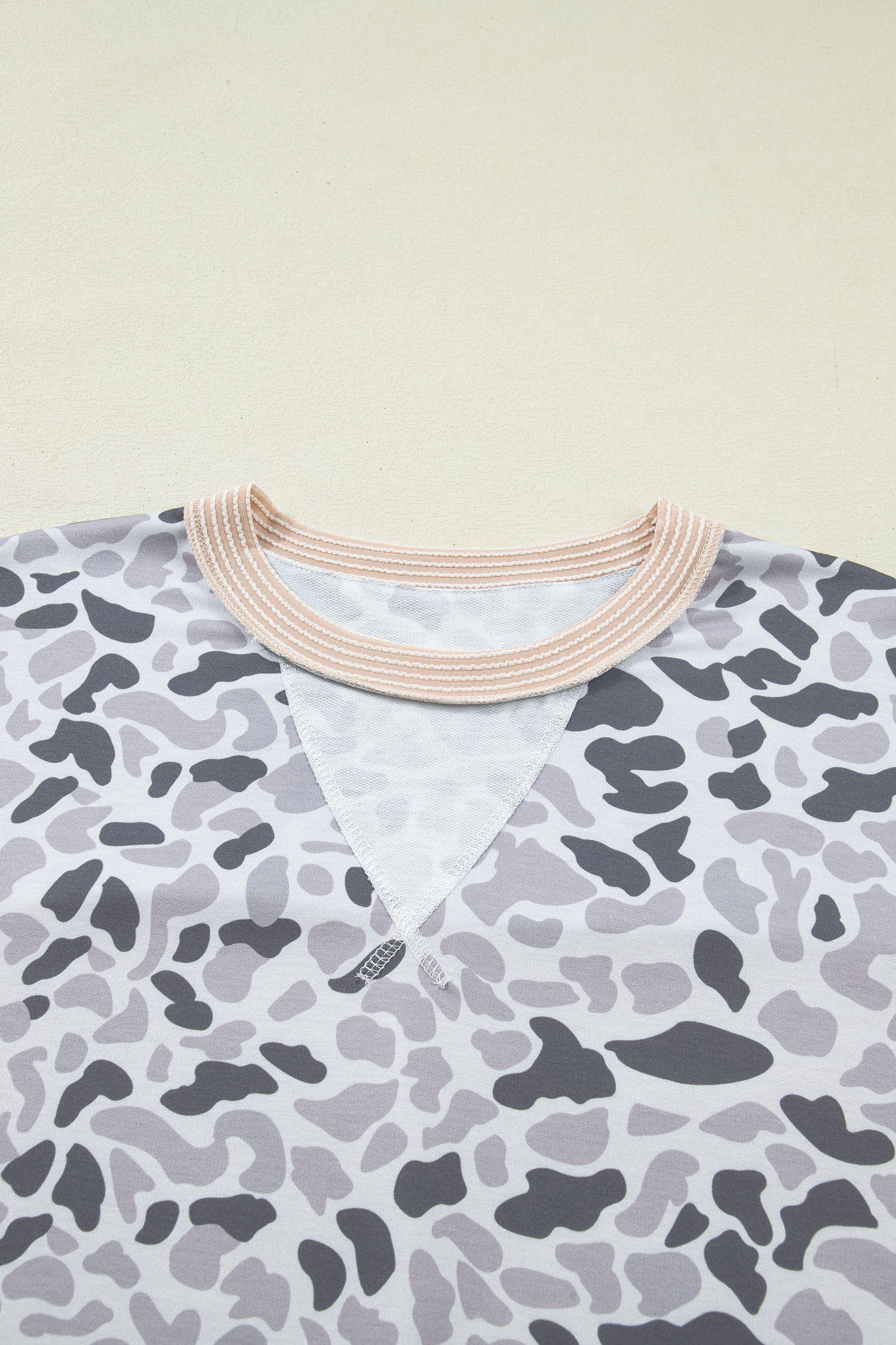 Gray Camouflage Print Twisted Ribbed Patchwork Casual T Shirt - Image 5