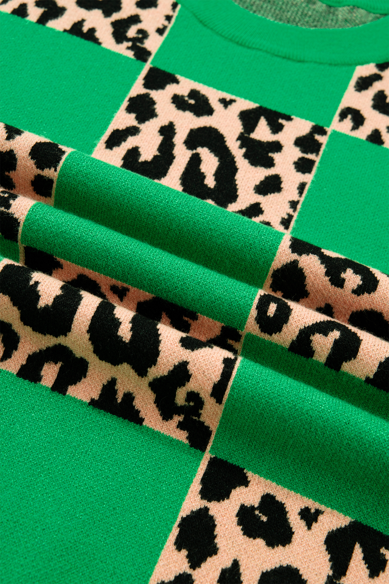 Green Plus Size Leopard Contrasted Checkered Short Sleeve Sweater - Image 5