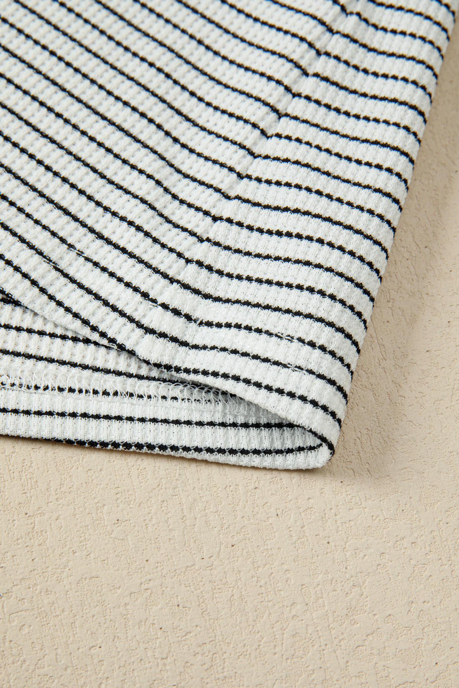 Black Stripe Contrasted Ruffle Trim Casual Tank Top - Image 7