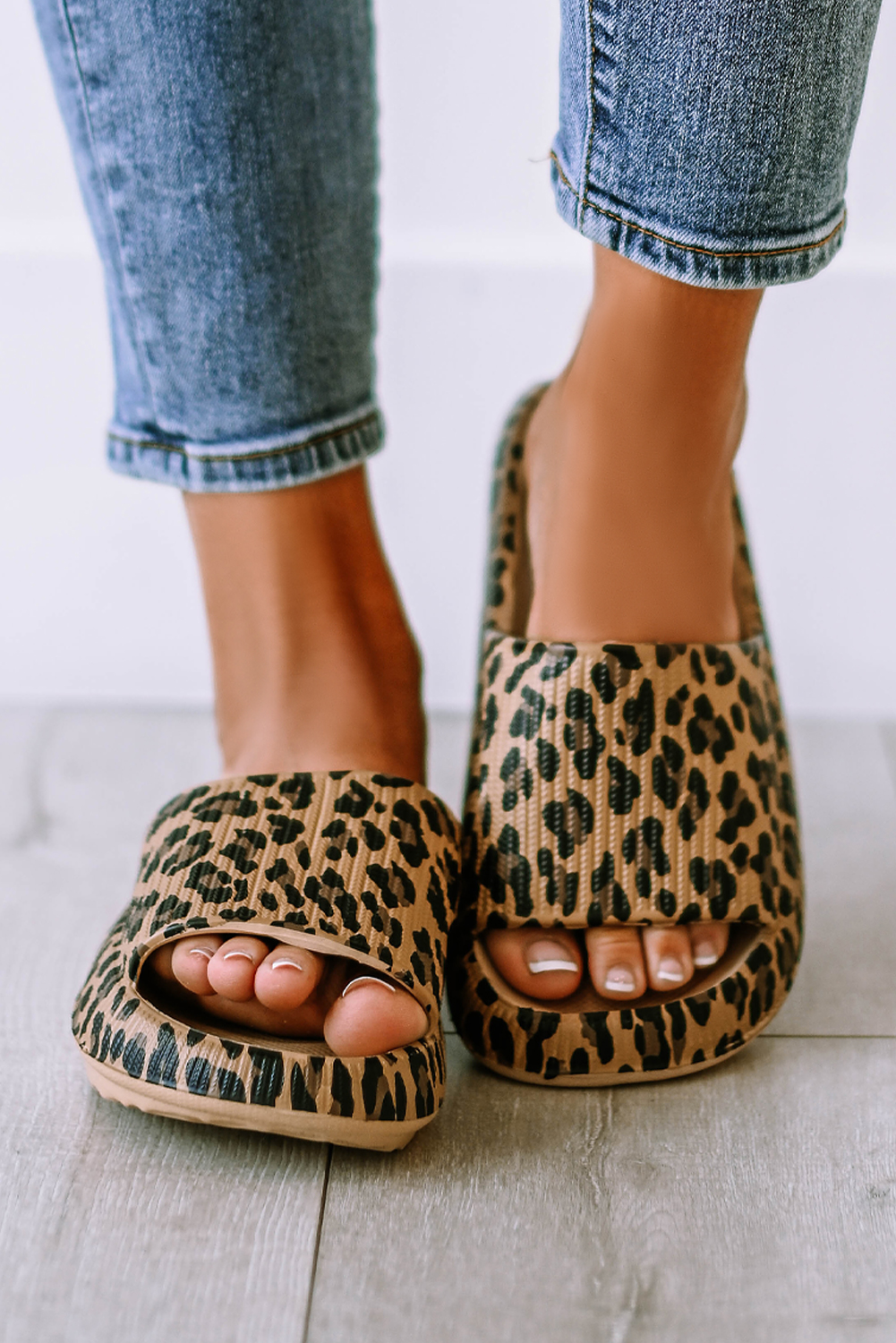 Leopard Print Thick Sole Slip On Slippers - Image 6