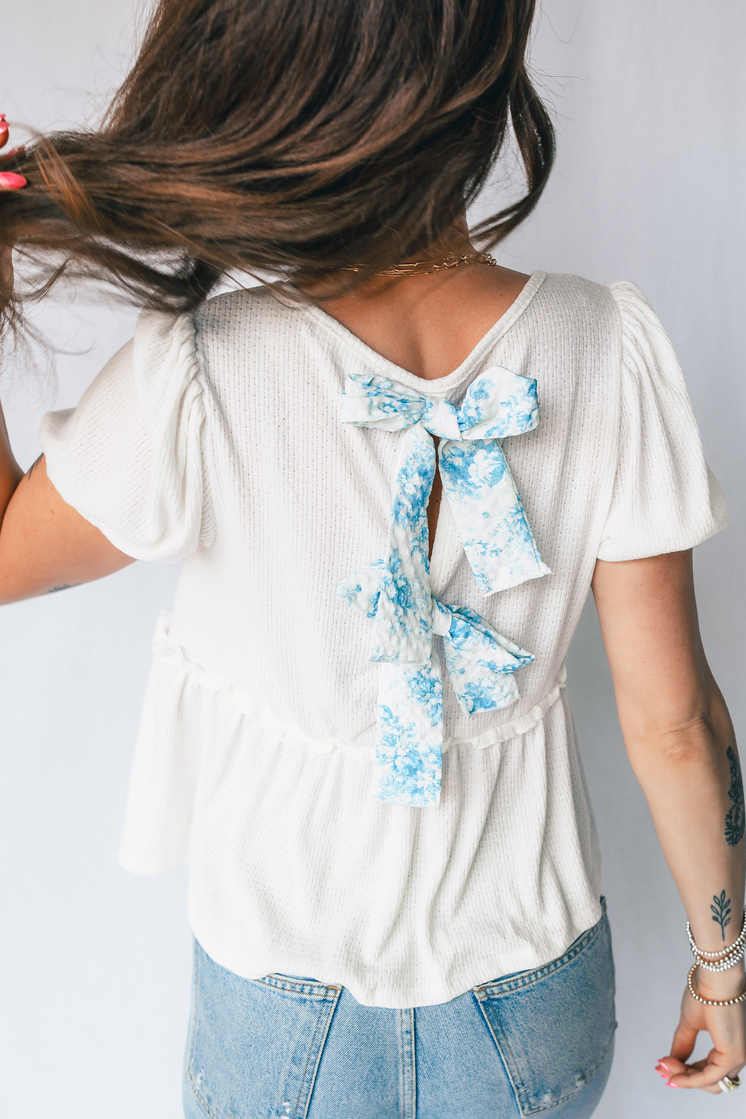 White Textured Knit V Neck Short Bubble Sleeve Peplum Top - Image 4