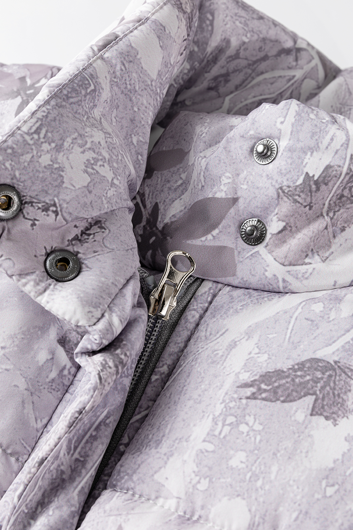 Gray Camo Leaf Print Winter Puffer Vest - Image 8