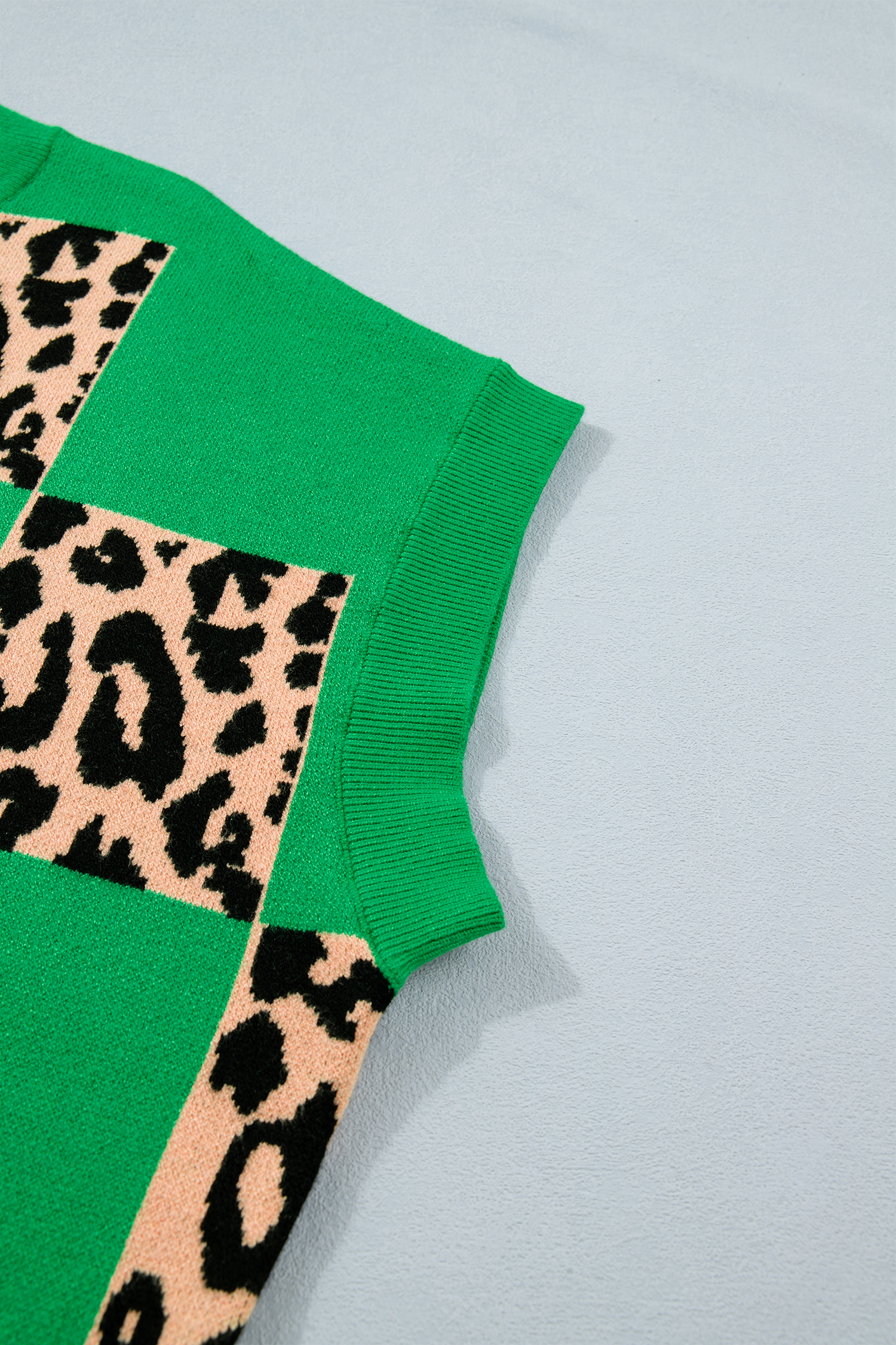 Green Plus Size Leopard Contrasted Checkered Short Sleeve Sweater - Image 7